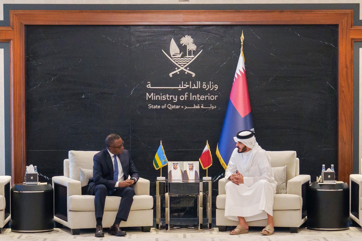 QNAEnglish's tweet image. HH the Amir receives written message from President of #Rwanda. The message was handed to HE Minister of Interior and Commander of Internal Security Force (Lekhwiya) 
#QNA  #Qatar