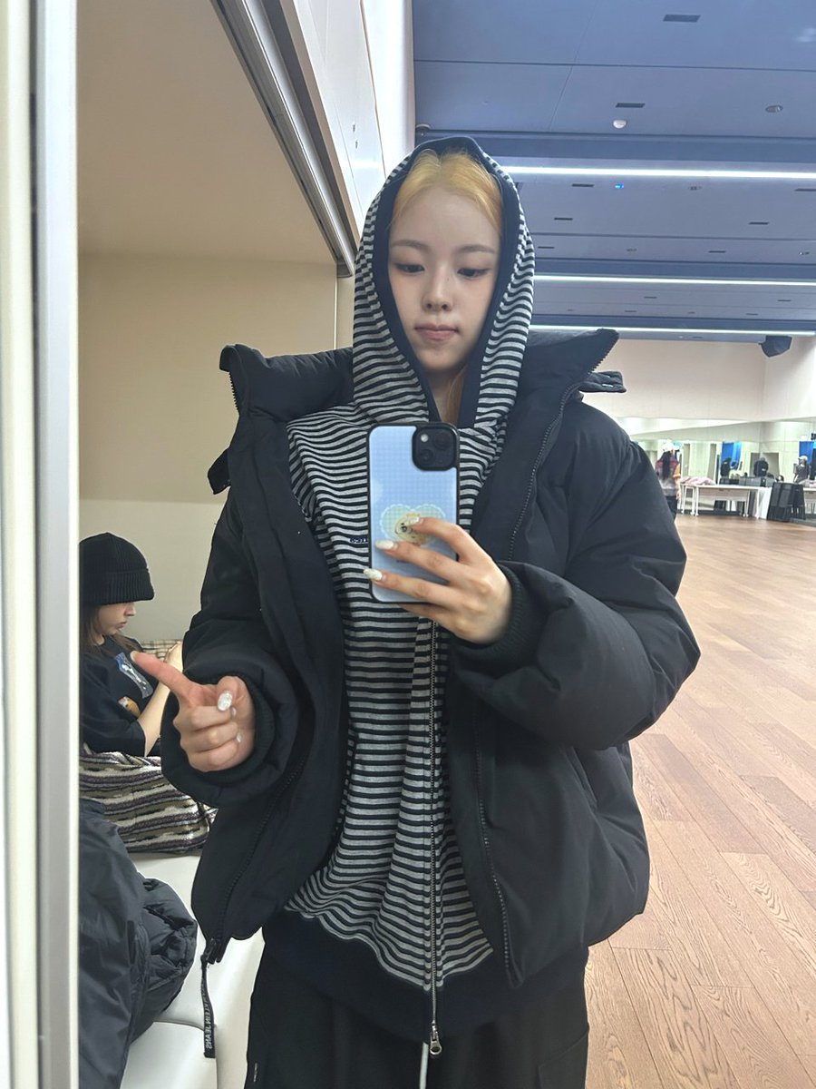 연이 tweet media