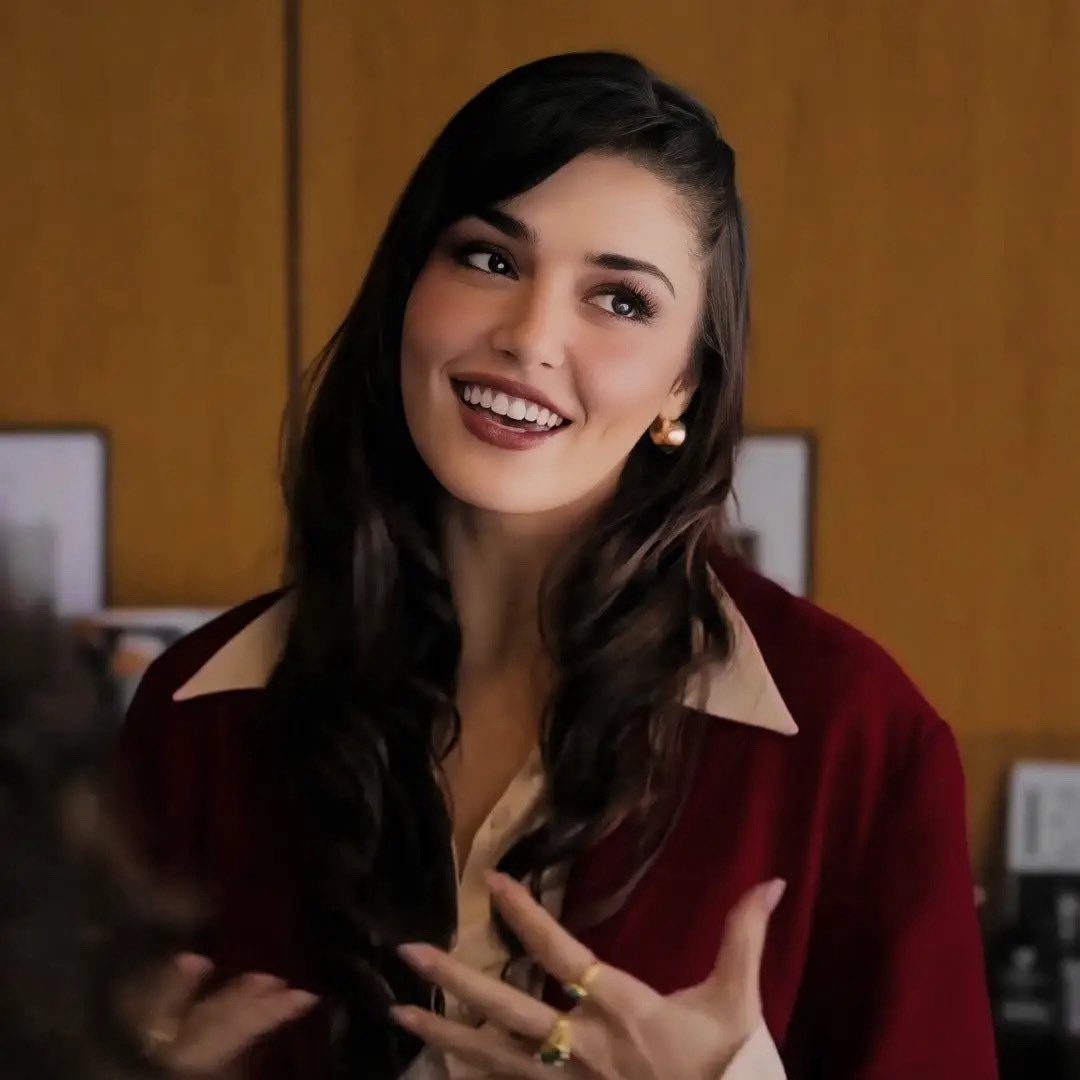 Hande Erçel🦋 tweet media