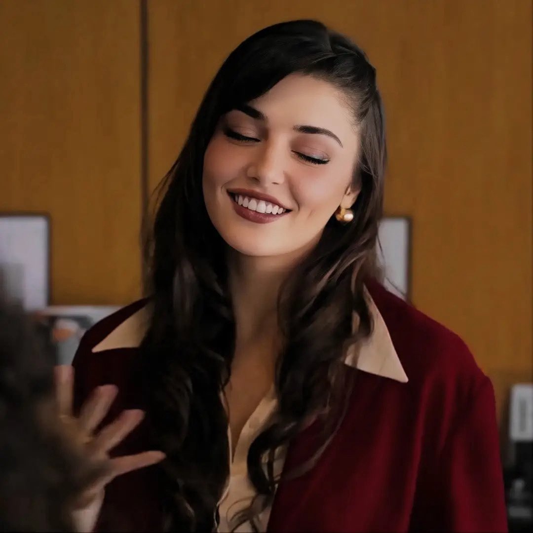 Hande Erçel🦋 tweet media