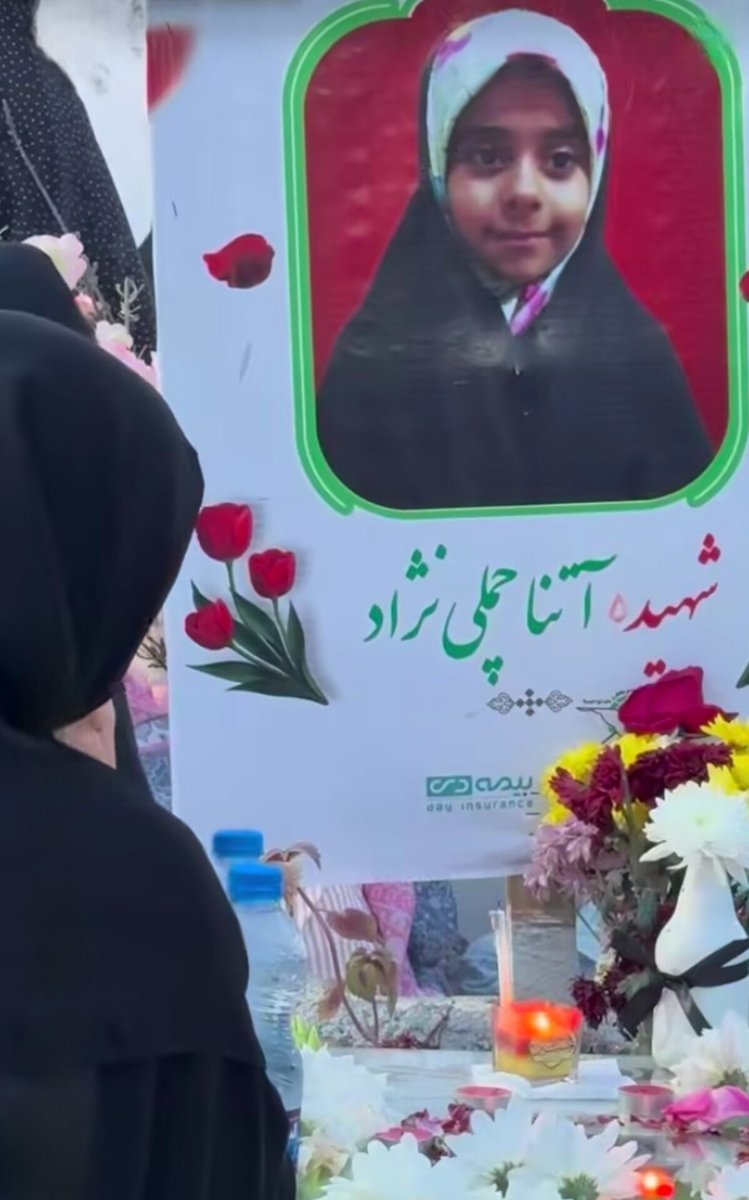 دختر مینابی راحت می‌خوابی الان تو آغوش دختر اربابی:)
#لبخند_خدا