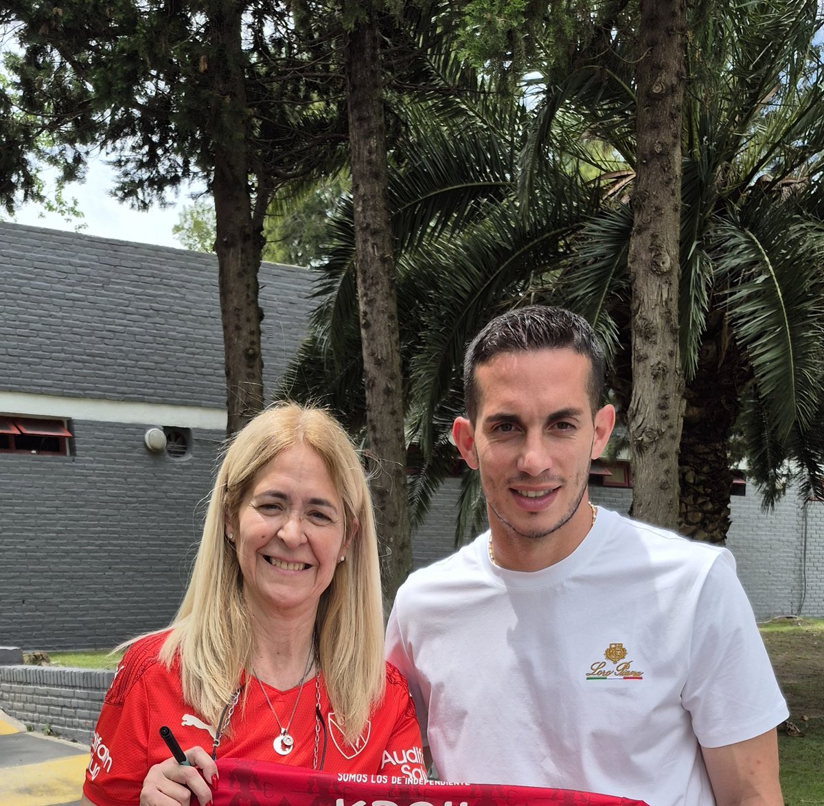 ferpatlojo's tweet photo. #estefinde hermosa mañana verdad? Con el mejor jugador y el mejor hincha!!!!!! VAMOS ROJO 💪SIEMPRE!!!!! https://t.co/Eatr11TnMI