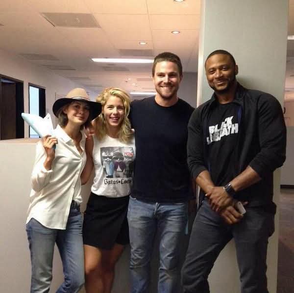 marabrazil2's tweet image. Missing #Arrow 
...
...