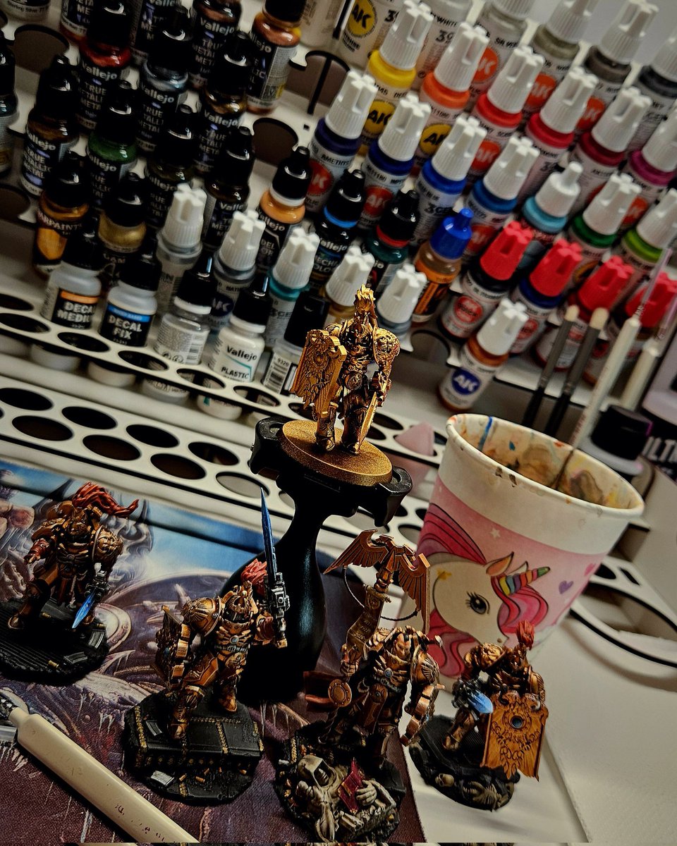 LeyzarGaming's tweet image. Back at it with the Custodian Guard.

Trying to level up every single model.

Be honest — what’s the ONE mistake that held your painting back the longest?

#Warhammer40K #MiniPainting #WarhammerCommunity
