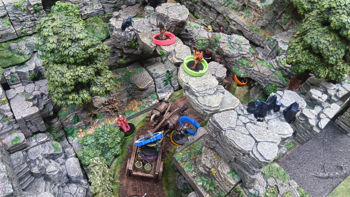 miyakami_00's tweet image. ↑これをこねこねすると
↓これが組める。
(°ω°)b #dwarvenforge magic
#dnd #テレイン