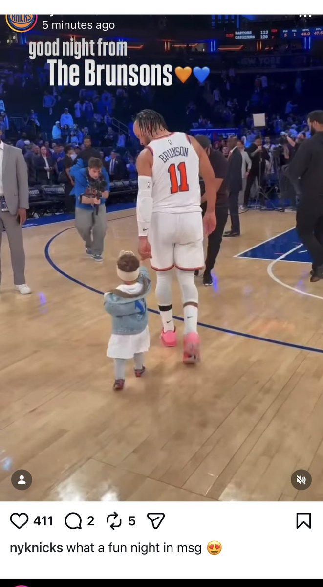 CapeFloy's tweet image. Martha Stewart sits waiting on a couch she picked in Floy’s apartment petting her Diego Rivera when she gets back from warm water physical therapy any second now. 
And, that’s never going to happen because the toddler on the fridge is with Geojj. 
#Jeffrey #monster #help