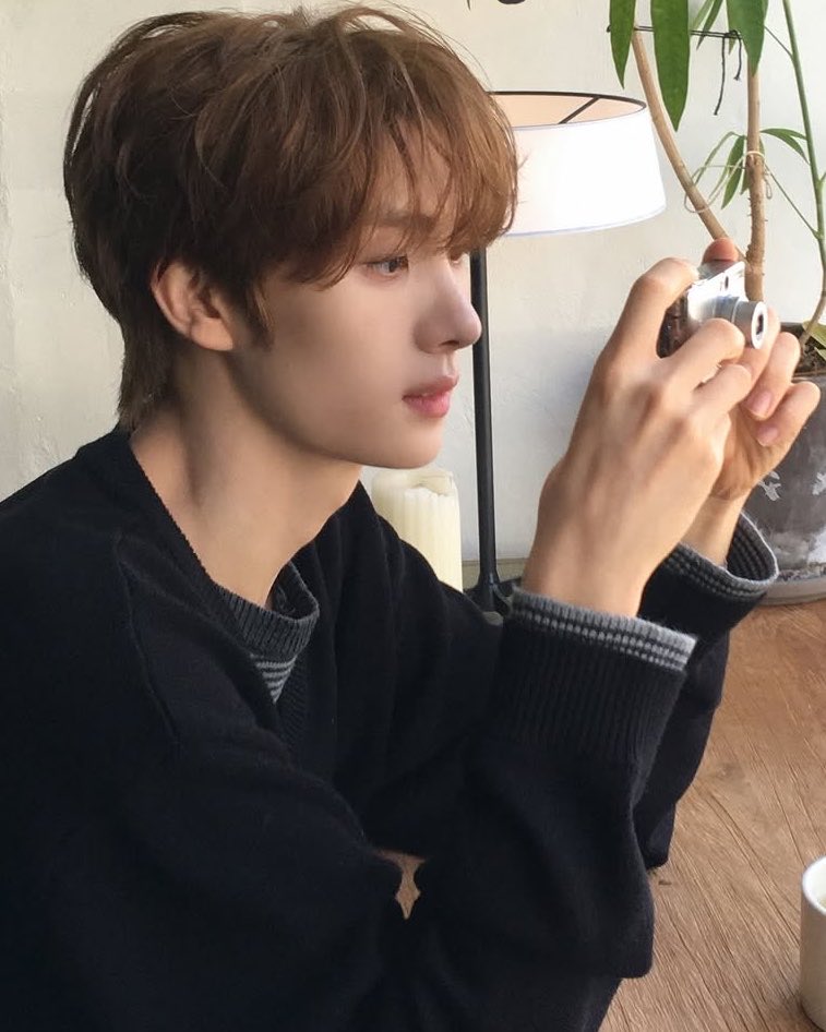 완존 남친짤 폭탄인데 ㅠㅠ 아까 빌어드릴게요 그 분이랑 같은 분 맞아요? ㅠㅠ 🫰🫰
