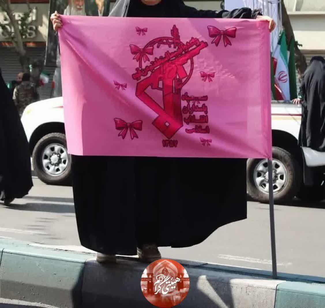 به مناسبت روز دختر🥲🎀😎🇮🇷
سپاهی که در مقابل ابر قدرت ایستاده 
همین قدر لطیف و مهربان در
 کنار دخترانمان 💪😎🇮🇷🎀
#لبخند_خدا