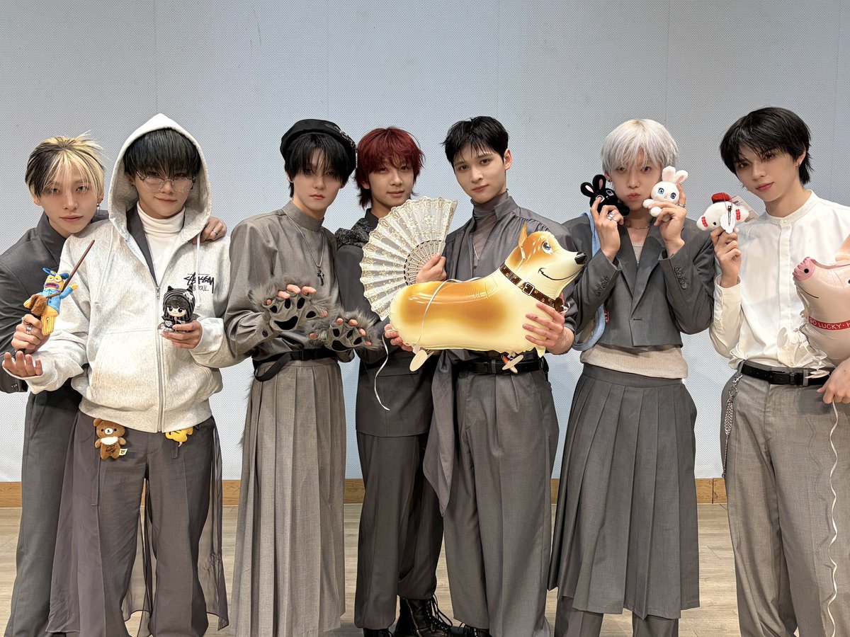 _AMPERSANDONE_'s tweet image. [📸] 2026.04.19 앰퍼샌드원 (AMPERS&amp;amp;ONE) 4th Mini Album [DEFINITION] FAN SIGN EVENT (hellolive)

#앰퍼샌드원 #AMPERSANDONE #DEFINITION #GOD