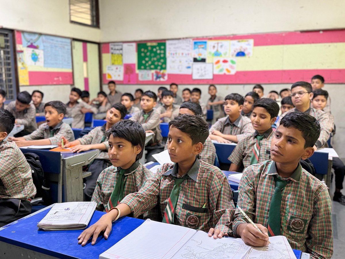 RahulDev5's tweet image. Chalk dust &amp;amp; passion 
Living what I love,teaching what I live.
#teaching #socialscience 
@AlokMishra1206 @BHAWNA_1901
@JajoriaNeetu @IamCJha @rgargmansa @minhajalamkhan1
@Ruchi08441846 @kanhameena1981
@HarshBBhardwaj @logontosantosh
@Rakesh_MTDoe @DEEPAKKUMARlAM