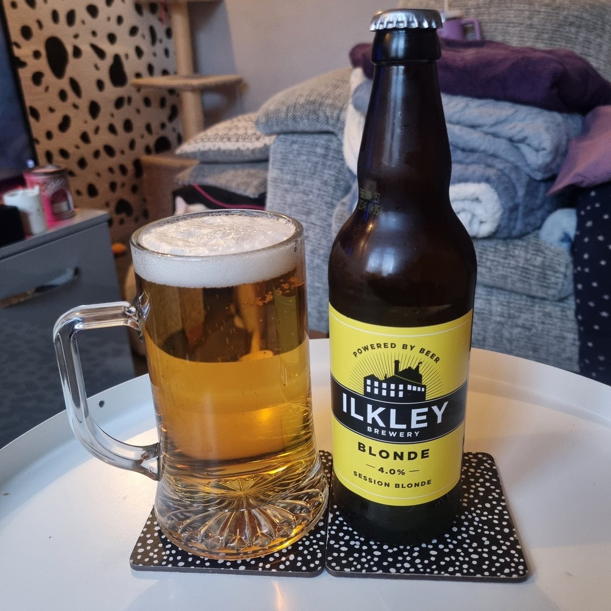 WelshWestwood's tweet image. Currently sipping on Ilkley Blonde ~ Session Blonde 4.0% | @Ilkleybrewery 

#beers #beersoftwitter #ale #alesinbottles #beerdrinker