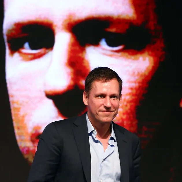 TribunePop23's tweet image. Pour rappel Peter Thiel (l'autre co-fondateur de Palantir) a grandi dans la ville de néo-nazie de Swakopmund en actuelle Namibie, à l'époque Sud-Ouest africain sous contrôle sud-africain.

La ville était une enclave coloniale allemande où, dans les années 1970, on célébrait