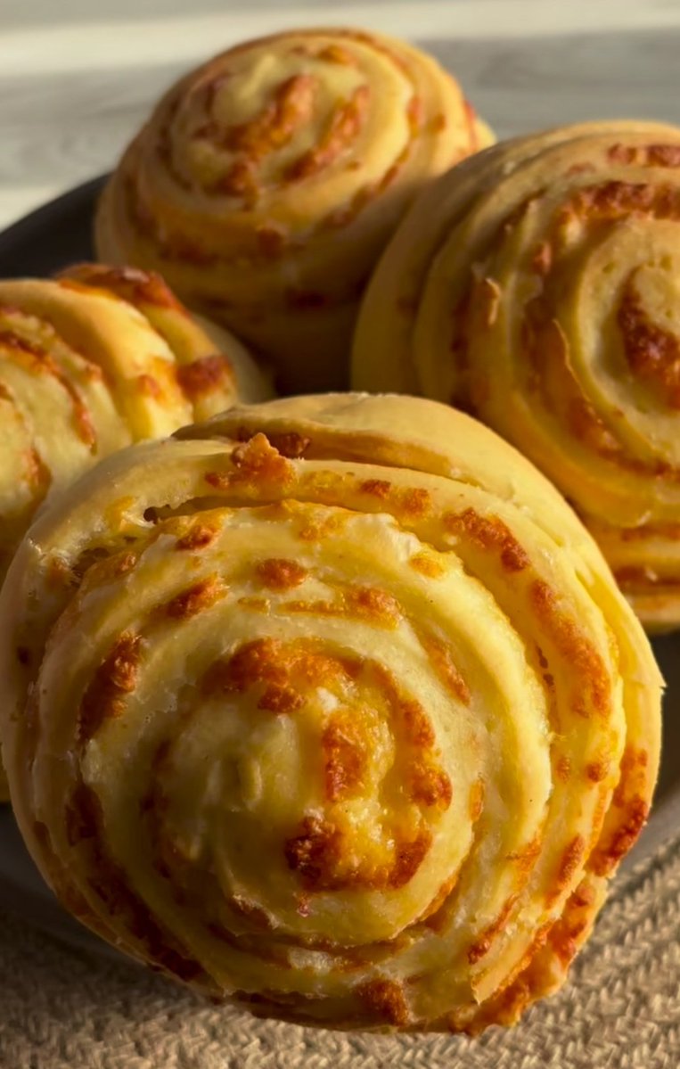 Buenos días, domingo ☕

Café en mano y el corazón en modo tranquilo. Hoy se antoja ir despacio, disfrutar lo simple y dejar que el día fluya sin tanta prisa.

Que no falte un buen momento, una sonrisa y esa paz que tanto se disfruta en domingo.