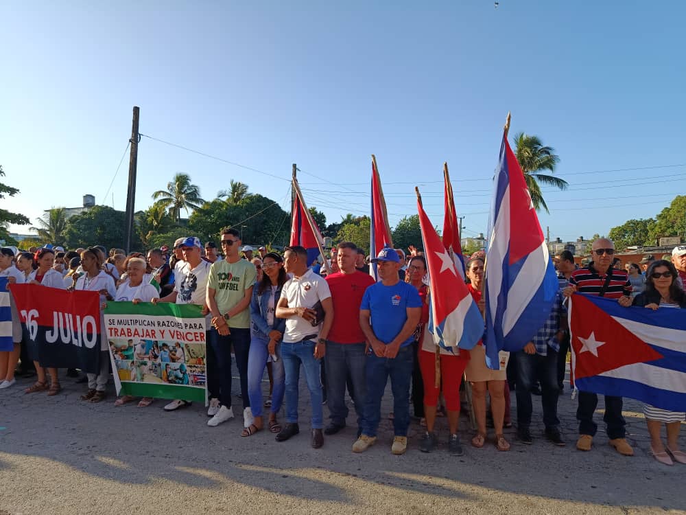 Tribuna abierta de la Revolución en el reparto Victoria de Girón de la Ciudad de #Camagüey.
#MiGirónEsHoy.