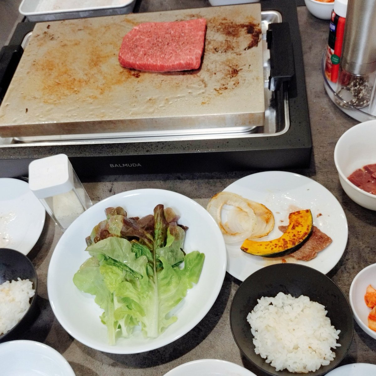 uta914's tweet photo. 3年ぶり？！くらいにりくぴーハウスにお邪魔して猫撫でて犬撫でて肉焼いてたべた！！！楽しかった…♪今年のラジオの打ち合わせしよ！て言ってたけどハンターの格ゲーとかやってたら全てを忘れた https://t.co/1d98UPntic