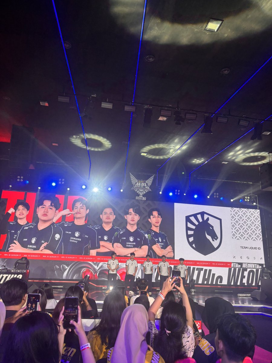 ♡ 𝐒𝐳𝐞. tweet media