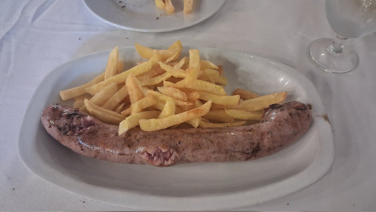 EsplugaXavier's tweet photo. Brunch anciene régime. https://t.co/6zk81MtXoA