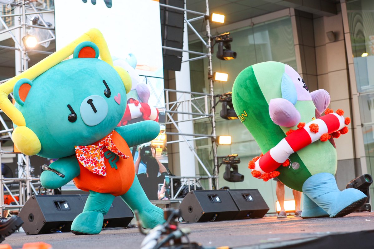 centralwOrld tweet media