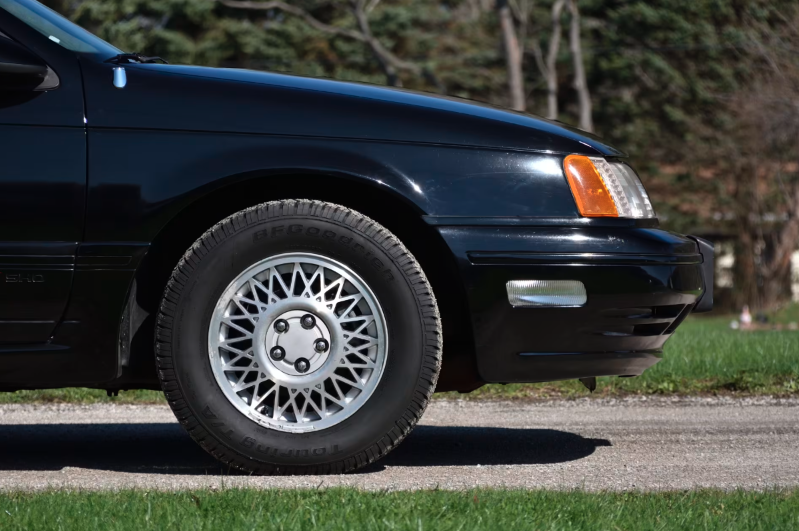 Mecum Auctions tweet media