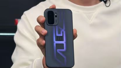 HindiTechDaily's tweet image. वनप्लस का Ace 6 Ultra आ रहा है गेमिंग गेम के साथ! 🚀 क्लिप-ऑन 'डREAM GEAR' कंट्रोलर ने गेमिंग एक्सेसरी मार्केट को नया आयाम दिया। क्या यह पोर्टेबल कंसोल का बेस्ट विकल्प है? #OnePlus #Gaming #Ace6Ultra #TechNews hinditechdaily.com/2026/04/oneplu…