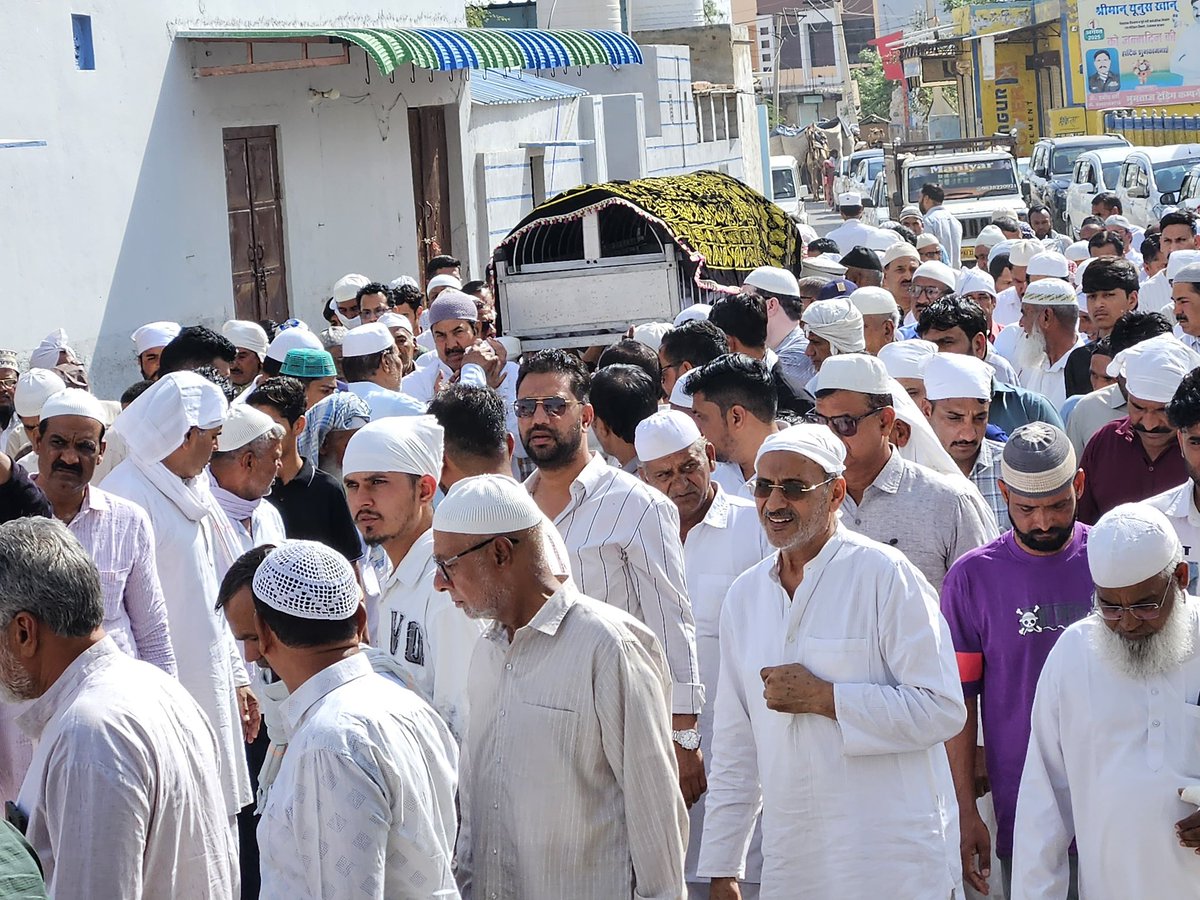 ग्राम गनेड़ी में अपने पारिवारिक रुक्न जनाब मुकारब ख़ाँ के जनाज़े में शरीक होकर मरहूम की मग़फ़िरत के लिए दुआ की। अल्लाह तआला मरहूम को जन्नत-उल-फ़िरदौस में आला मक़ाम अता फ़रमाए और तमाम अहल-ए-ख़ाना को सब्र-ए-जमील अता फ़रमाए। उनकी मौत से पुरा खानदान ग़मगीन है एवं यह मेरे लिए निजी तौर