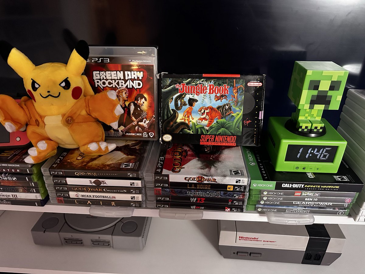 ElDabstroyero's tweet photo. We are less than 5 hours from a BRAND-NEW episode of #thriftingthrowdown on @Youtube!

While we wait, here’s a closer look at our awesome retro game haul from last episode! 😍

#gaming #junglebook #videogames #snes https://t.co/Ok4140eedz