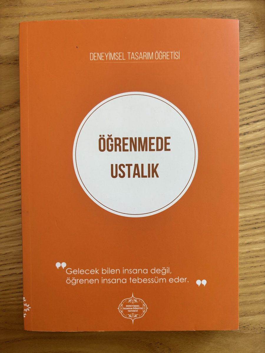 YsfYalcin's tweet photo. 1️⃣ 📓 , 1️⃣ 💬 , 1️⃣ 🤔 II. BÖLÜM
1 Kitap: Öğrenmede Ustalık (DTÖ)
1 Cümle : Gelecek bilen insana değil, öğrenen insana tebessüm eder. 
1 Yorum: Bilen insanlar olmalı ancak sadece bilen insanla yol yürümek yetmez. Bilen, bimediğini bilen, bilmediğini öğrenen insanlara denk https://t.co/zz9TbLZPYw