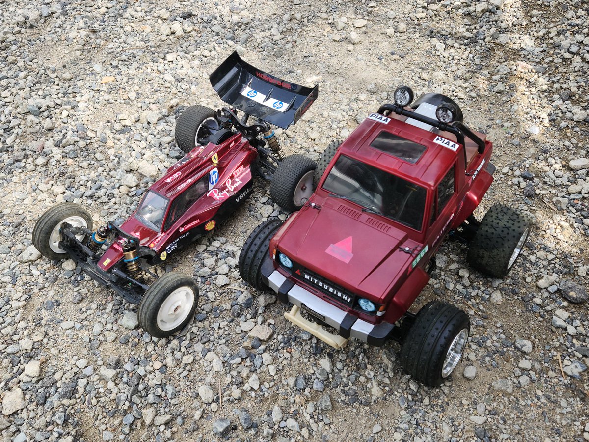 朝から和泉オフロード
グラホを含む380モーター車を
4台持ち込みテスト
(結局TD2は未走行)
午後からは、TD4を現地で、
スパーを交換して380化
安定性は抜群ですが、重さのせいか
トータル的にはTD2の方が上かな

久しぶりにCW-01も走行。
モーター焼けました🤣
