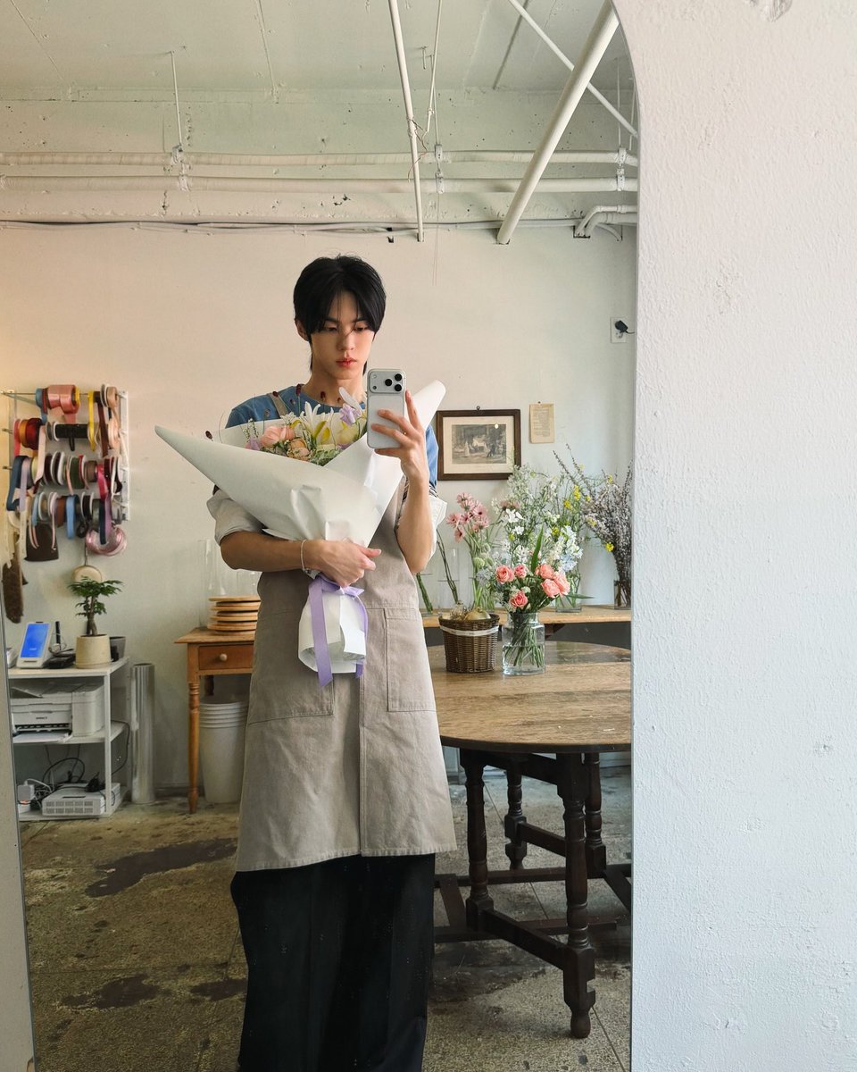 컴백마다 이런존예프로모 무한제공해주면
안사랑할수업겟죠......