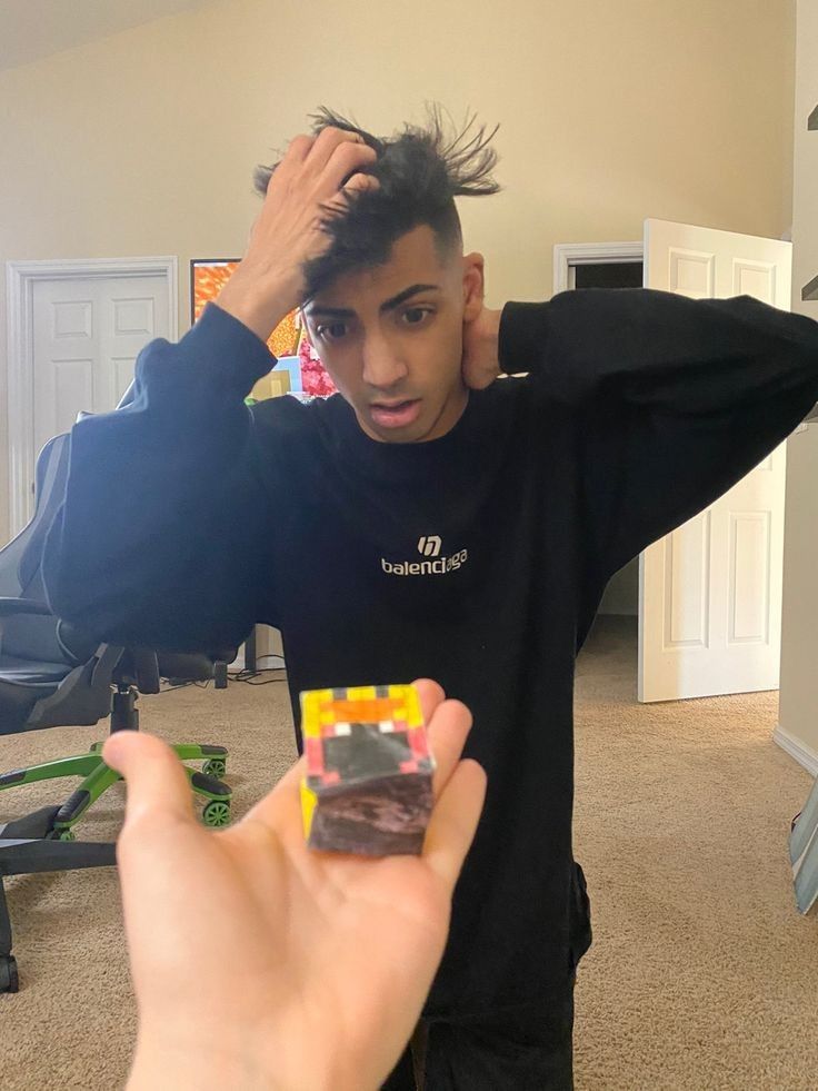 Ari • comi tweet media