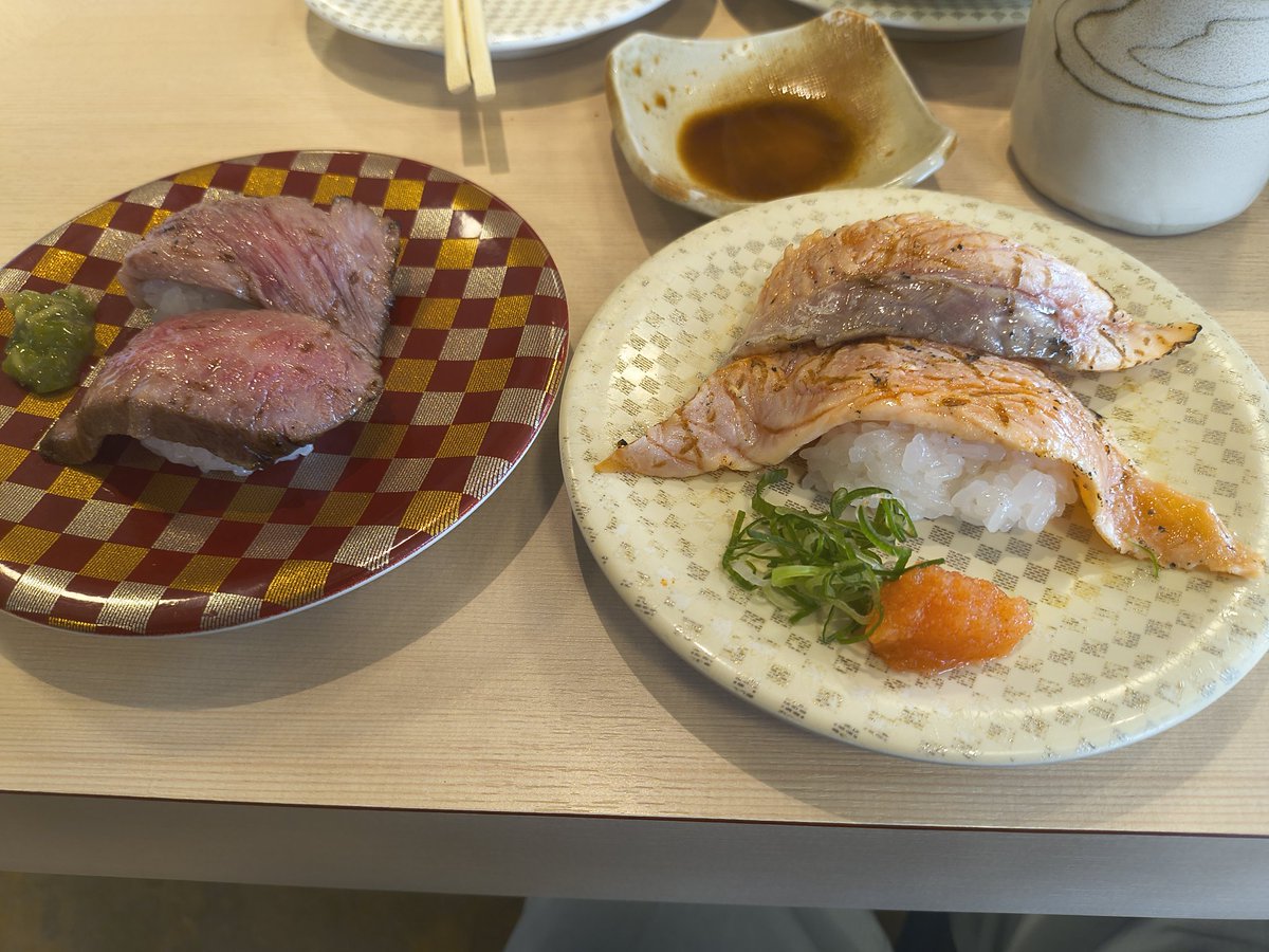 トモ tweet media