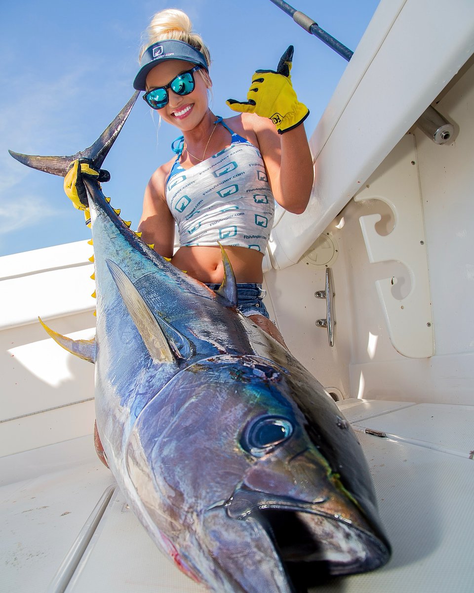 🎣🤙 When a guy like that takes the bait—the tackle sings, his hands burn through the gloves, and his body acts on instinct.
#fishing #FishingGirl #FishingGirls #fishinglife #fishingtrip