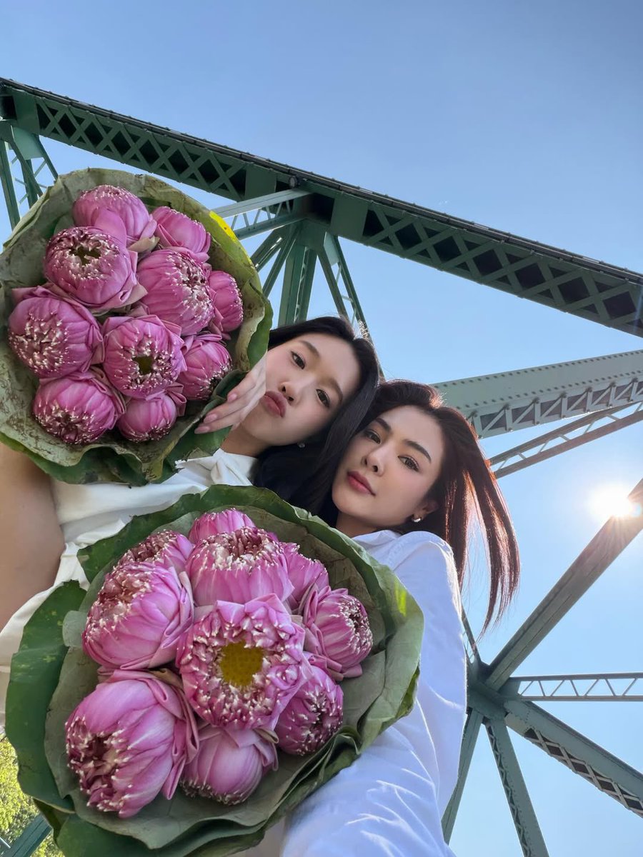 Yuriinmybrain's tweet image. ไม่เห็นดอกบัวเลยค่ะ เห็นแต่ขิง 🙄

#FayeAtom #FayePeraya #AtomPariya