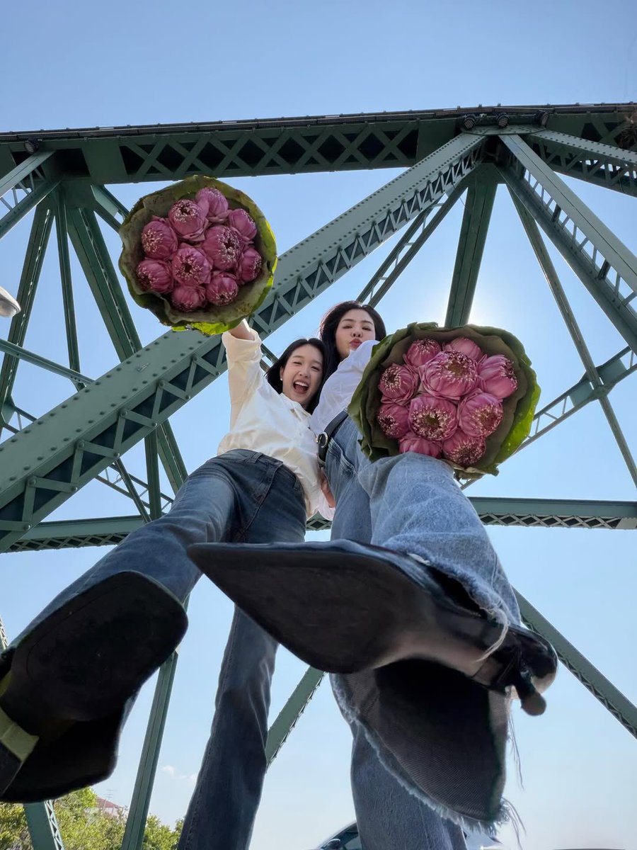 Yuriinmybrain's tweet image. ไม่เห็นดอกบัวเลยค่ะ เห็นแต่ขิง 🙄

#FayeAtom #FayePeraya #AtomPariya