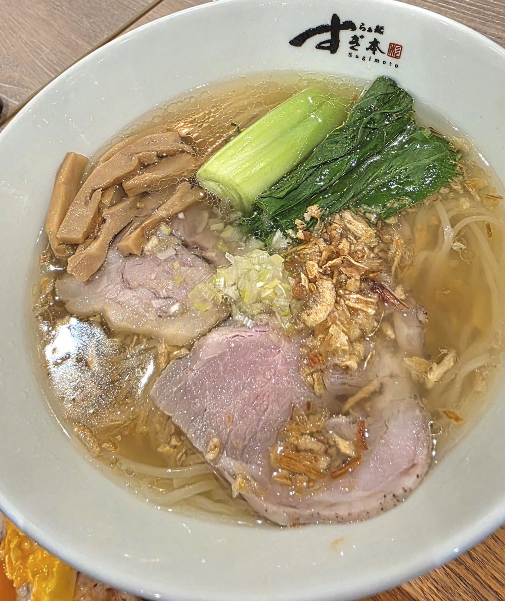 らぁ麺すぎ本 ららぽーとTOKYO-BAY店
📍千葉県船橋市
🍜塩らぁ麺
透き通ったスープに旨みがじんわり広がる一杯✨
塩なのに物足りなさゼロ、むしろ奥深い…これはうまい😋
フードコートレベルじゃないクオリティでびっくり
船橋の進化と一緒でラーメンもレベル高すぎ🤣
ごちそうさまでした🙏🏻
