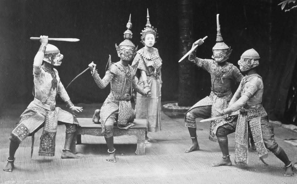 Little_n88's tweet photo. Khon is an ancient and high-class performing art of Thailand, dating back to the Ayutthaya period, as evidenced by the memoirs of La Loubère, the French ambassador during the reign of King Narai the Great.
#KhonThai #Thaiart #Thaiculture #UNESCO
#UNESCOKhonThai61 #Thailand #โขน https://t.co/mC0FjTxcL4