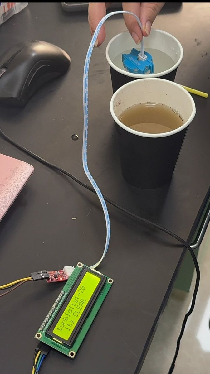 H047_tr09's tweet image. نجحنا اليوم بتشغيل النموذج الأولي لمشروعنا: دمج تقنية مستشعر العكارة مع دراسة المجتمعات الميكروبية برؤوس الدش، بهدف تطوير نظام إنذار مبكر لجودة المياه.فشلنا مرة واحترقت لوحة، وتعلمنا ألف مرة. العلم تجربة ✨
شكراً د. @NajwaOtaibina على الإلهام والدعم #Microbiology #IoT"