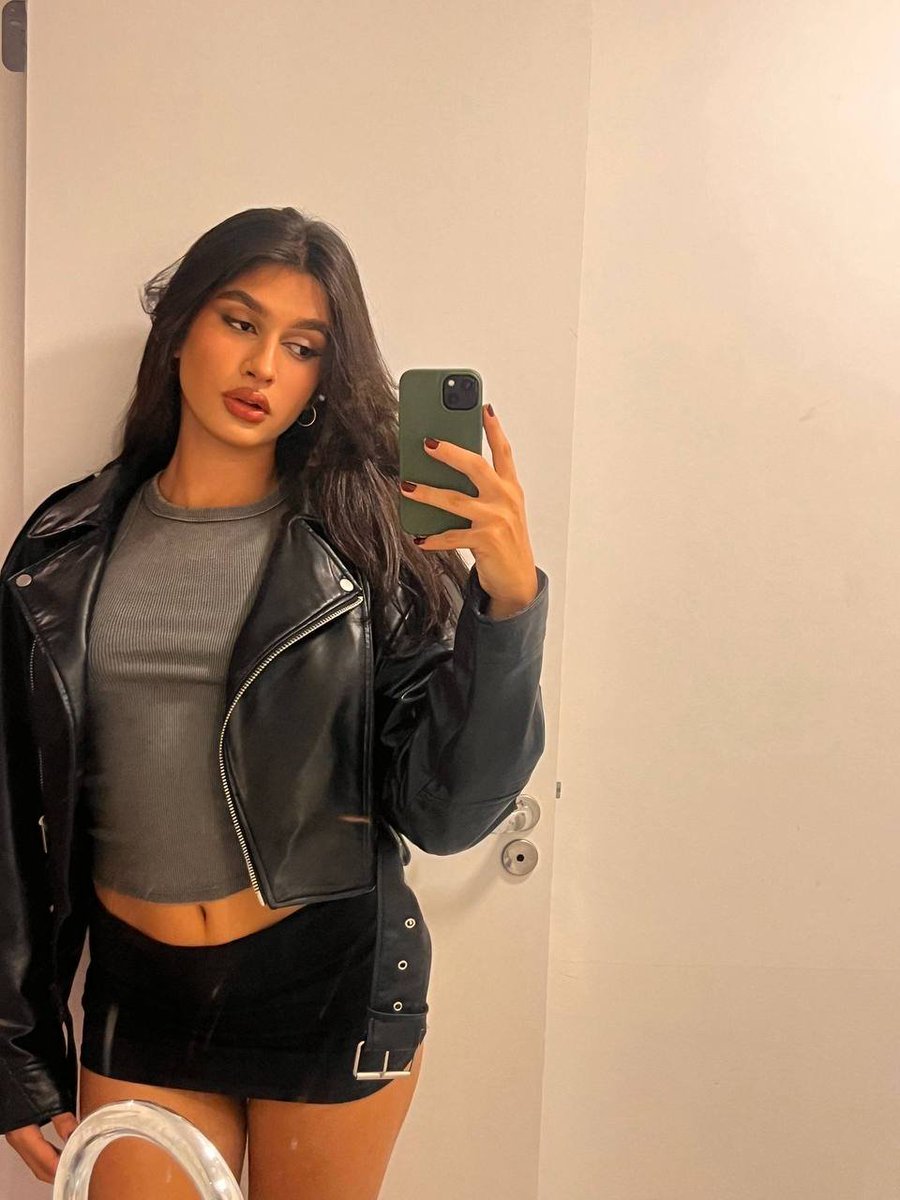 Yasmin 🌙 tweet media