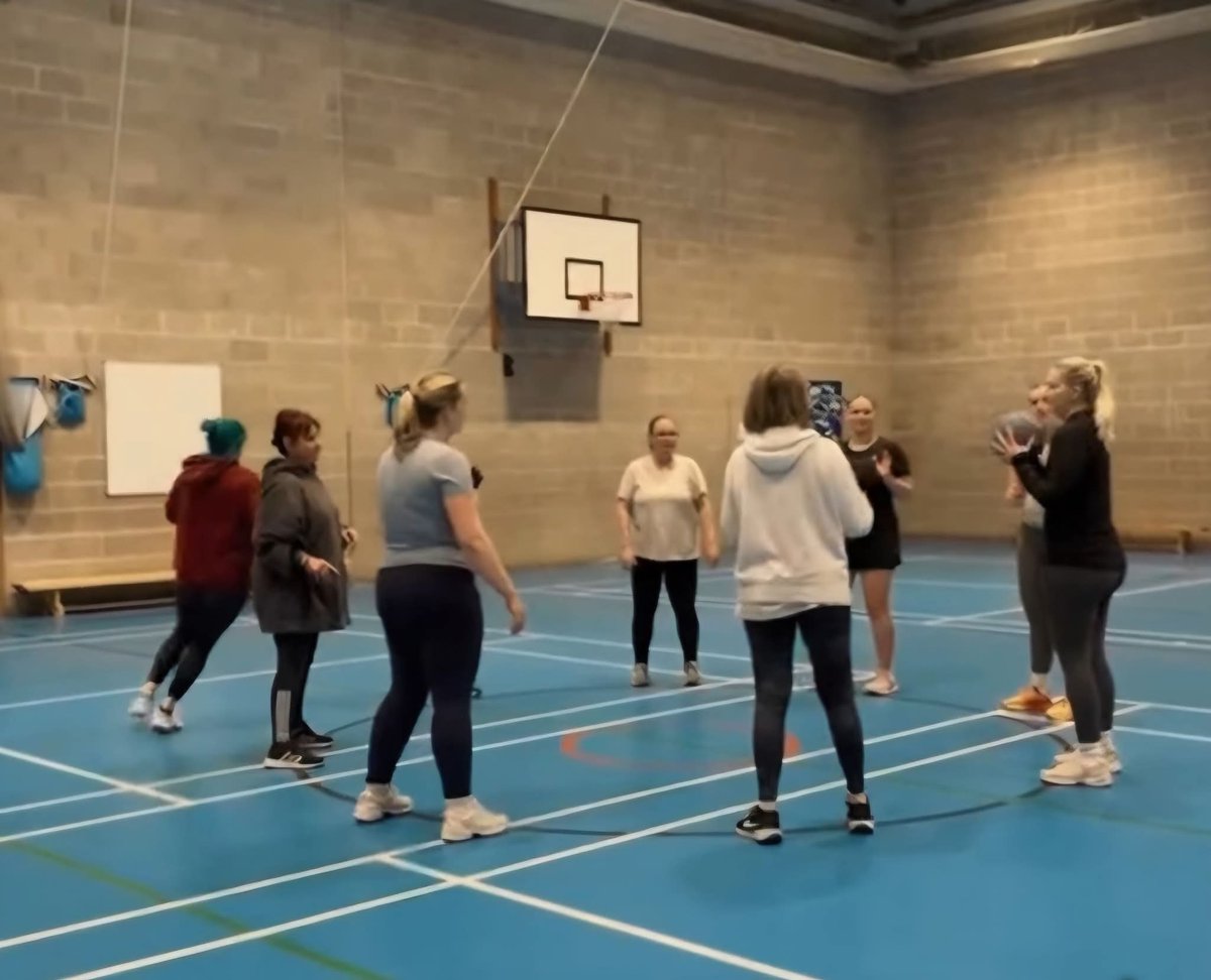 𝙩𝙤𝙢𝙤𝙧𝙧𝙤𝙬:

🤾‍♀️ Focus on some defensive work

🖤 For B2N: Stage 1 defence, how to mark your player.
🩷 For the team: advanced stage 1, recap on principles: angles, head up. Then intercepting: pistols (45 degree), run feet through, cut angle of pass. Look at on/off body.