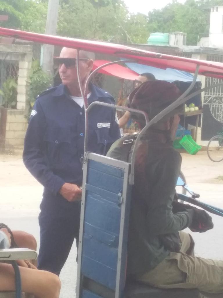 Heriber54's tweet image. #Cuba En el municipio de #Florida los inspectores trabajan por evitar ilegalidades vinculadas al sector dek transporte; la legalidad vial es prioridad. #CubaVencera @boudet_liliana @DrRobertoMOjeda @ormandysRS