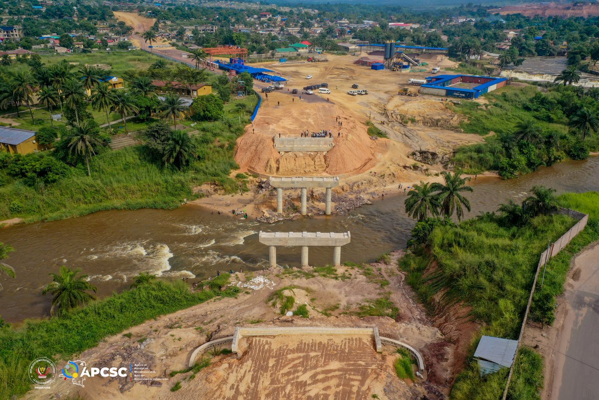 FreddyShembo's tweet image. #RDC-#KINSHASA: Visite de routine rocades Sud-Ouest et Sud-Est du Programme sino-congolais. ( Samedi 18 Avril 2026)

Ce que j’ai vu est clair : on est en train de transformer en profondeur la mobilité à Kinshasa.

C’est l’un des projets les plus complexes que nous pilotons :