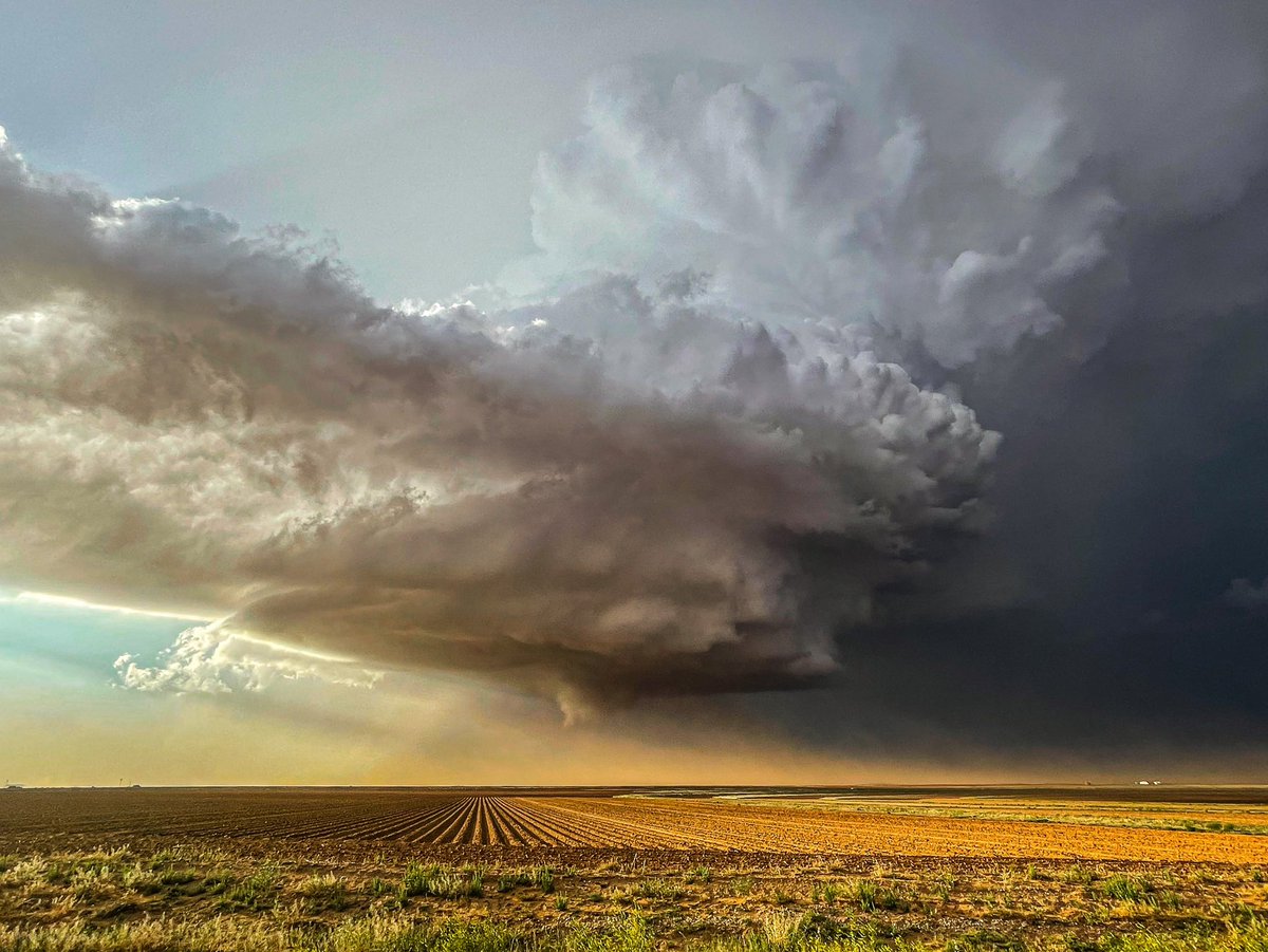MLazarowWX's tweet photo. @wxKobold Lubbock, TX on 5/17/21 https://t.co/8LmmR1uc3F