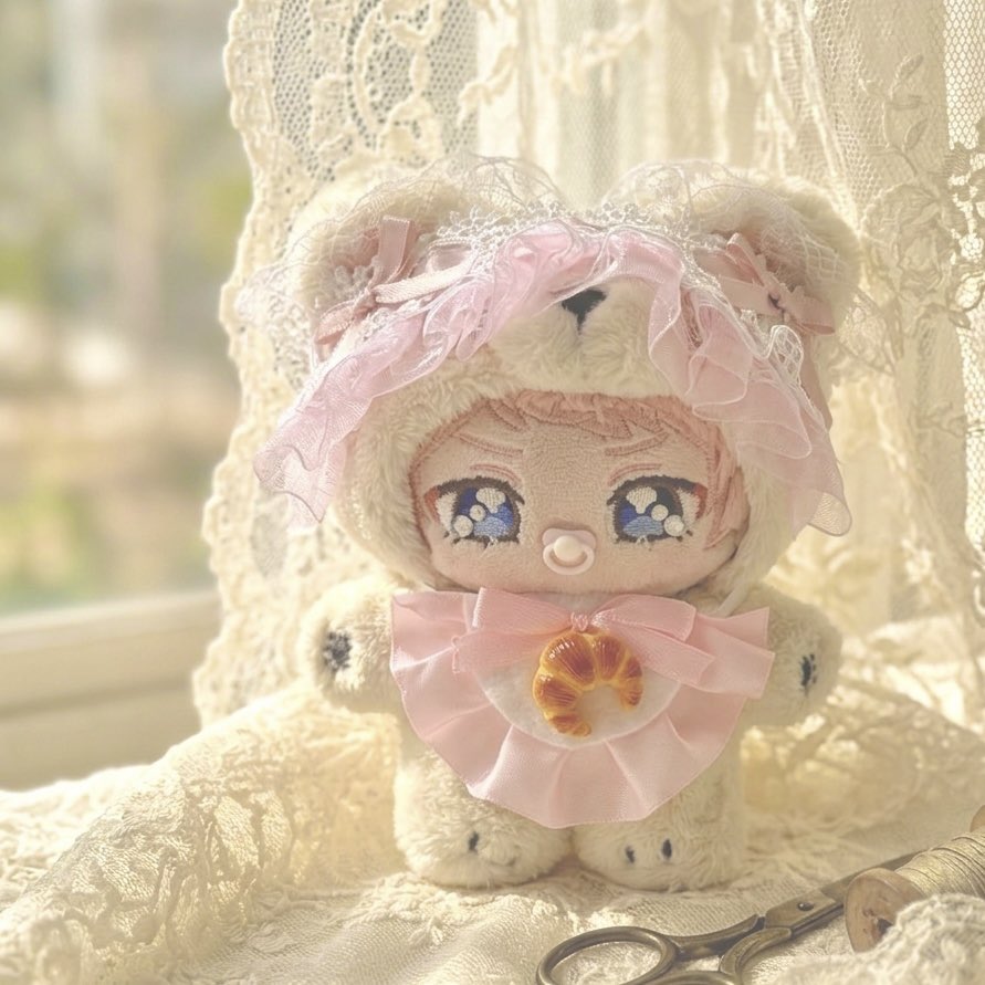 mc_frileuse's tweet photo. 大切なぬいちゃんに、最高の贈り物を·̩͙ ˚⋆

他プラットフォームにて50着以上のぬい服を仕立てて参りましたが、この度、アトリエ「Ma Chérie Frileuse（マ・シェリ・フリユーズ）」として始動いたします。

現在、BOOTH開店に向けて準備中です。
 #ぬい服 #ぬい活 #MaChérieFrileuse  #ハンドメイド https://t.co/vzY0HW8NaN
