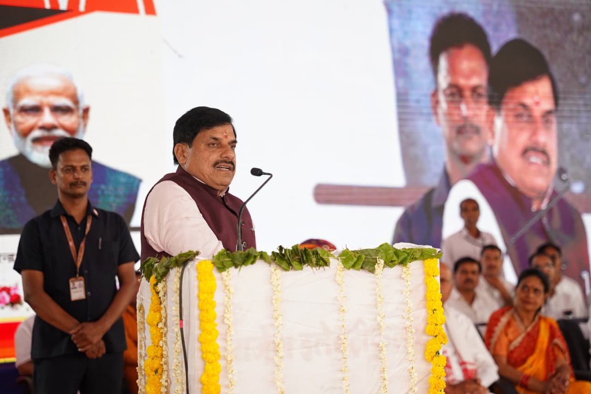 CMMadhyaPradesh's tweet image. मुख्यमंत्री डॉ. मोहन यादव ने आज जानापाव कुटी, इंदौर में आयोजित भगवान श्री परशुराम जी के पावन प्रकटोत्सव में सहभागिता कर कार्यक्रम को संबोधित किया।

@DrMohanYadav51 #CMMadhyaPradesh #MadhyaPradesh #Indore #भगवान_श्री_परशुराम_जयंती