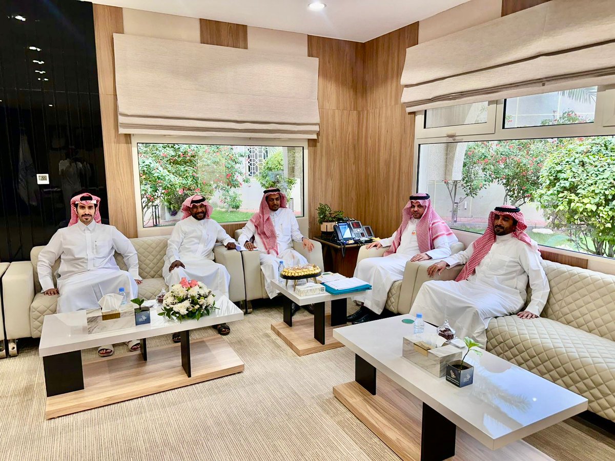 tanmiahtjbalid's tweet photo. انطلاقًا من دورها في بناء شراكات فاعلة تخدم المجتمع 🌱
قام رئيس المجلس أ. مطر البوعينين، يرافقه أ. خالد يوسف وأ. ناصر جاسم البوعينين وأ. سند علي البوعينين أعضاء المجلس،بزيارة سعادة رئيس بلدية الجبيل المهندس بادي القحطاني،وجرى خلال اللقاء بحث سبل التعاون وتعزيز المبادرات المشتركة. https://t.co/tqtWqFYk1k