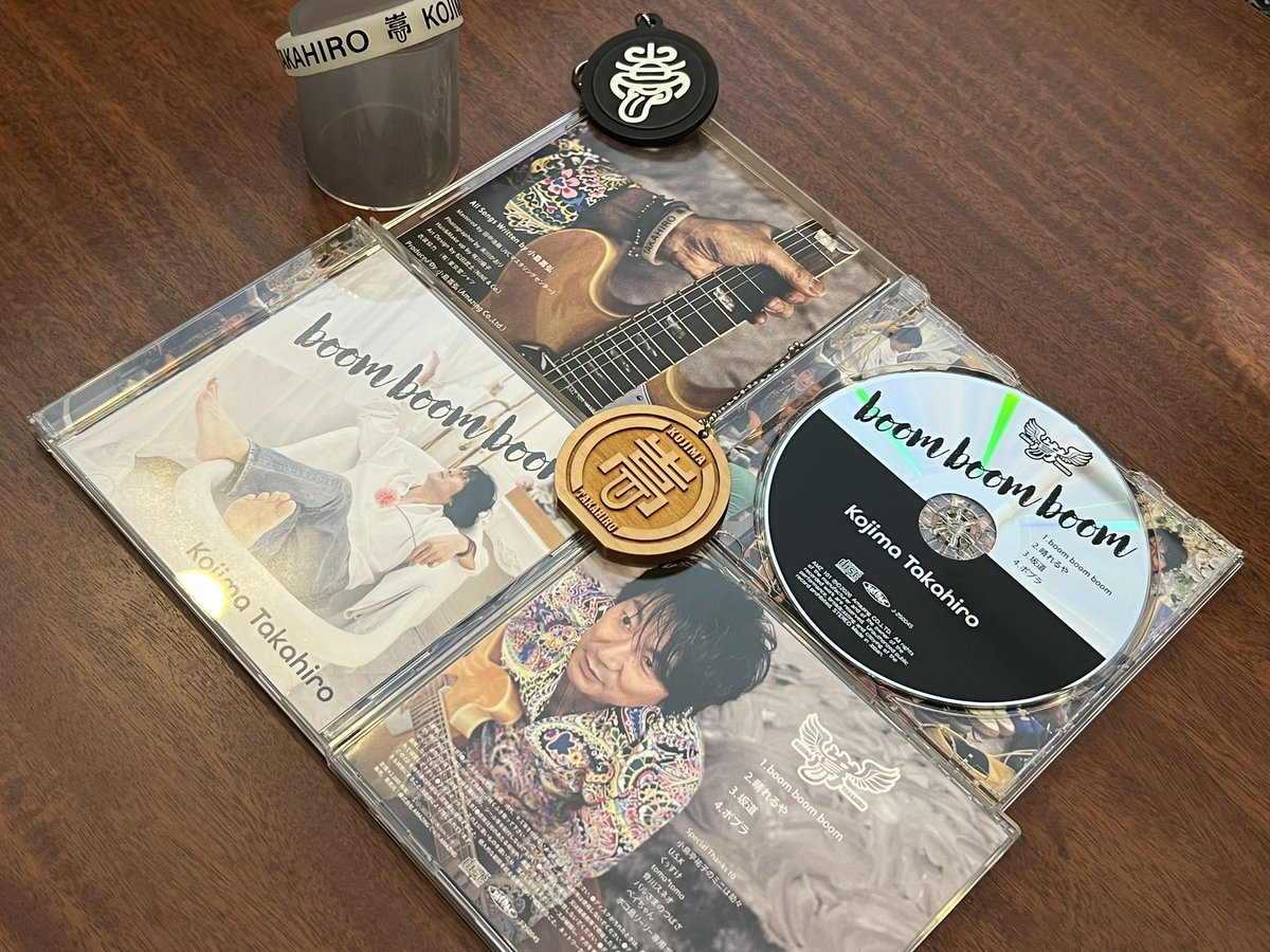 no19597129's tweet photo. @TakahiroKojima お疲れ様でした😊
待望のCDゲット！気持ちのいい青空の下で小島さんの生歌が聴けてとても充実した一日でした。ライブでしか聞けなかったあの曲達が音源化されたのも最高！
イベント後に早速こじ友とCD広げて眺めてました🤭これから毎日出勤のお供に聴きますね！(ポコアドレスに✉送りました) https://t.co/UKr63trzXw