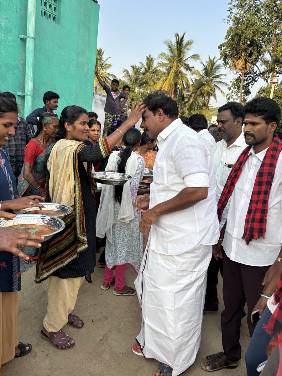 salemsugi500's tweet photo. வீரபாண்டி சட்டமன்ற தொகுதி 
பனமரத்துப்பட்டி ஒன்றியம்
பனமரத்துப்பட்டி பேரூராட்சி 13-வது வார்டு  பகுதியில் கழக வேட்பாளர் திரு.ஆ.கா.தருண் அவர்களுக்கு  
பாசமிகு அண்ணன் #பாரப்பட்டியார் அவர்கள் உதயசூரியன் சின்னத்தில் வாக்கு சேகரித்த போது…
@mkstalin @Office_of_Udhay @rajiv_dmk https://t.co/wsWNtGR4AD