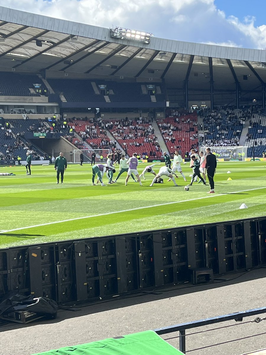 ja_mcfc's tweet photo. Mon the hoops 🍀😎Hampden in the sun https://t.co/CEHRoAik23