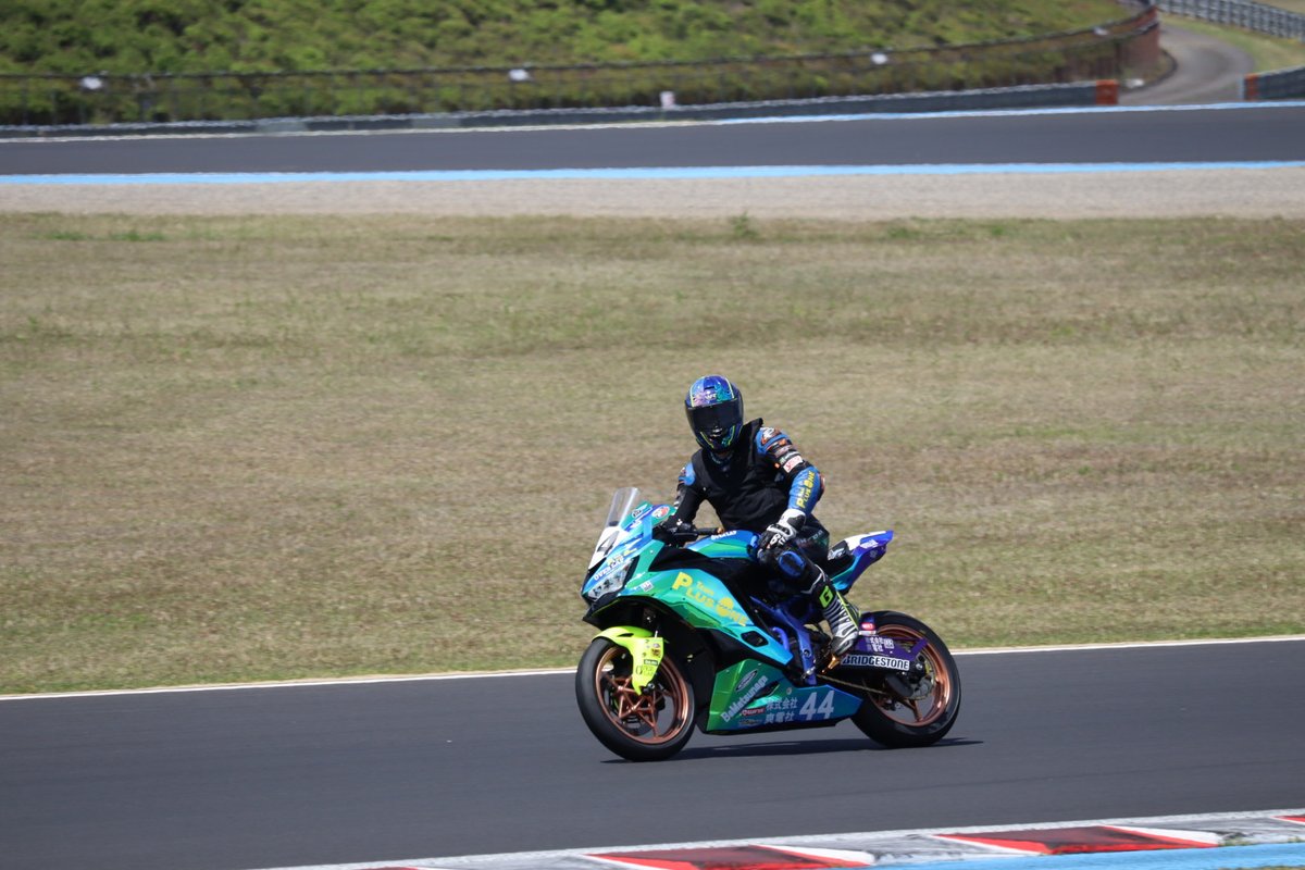 zx636fgf's tweet image. OVERLAP軍団🏍️
#もてロー
#ZX25R