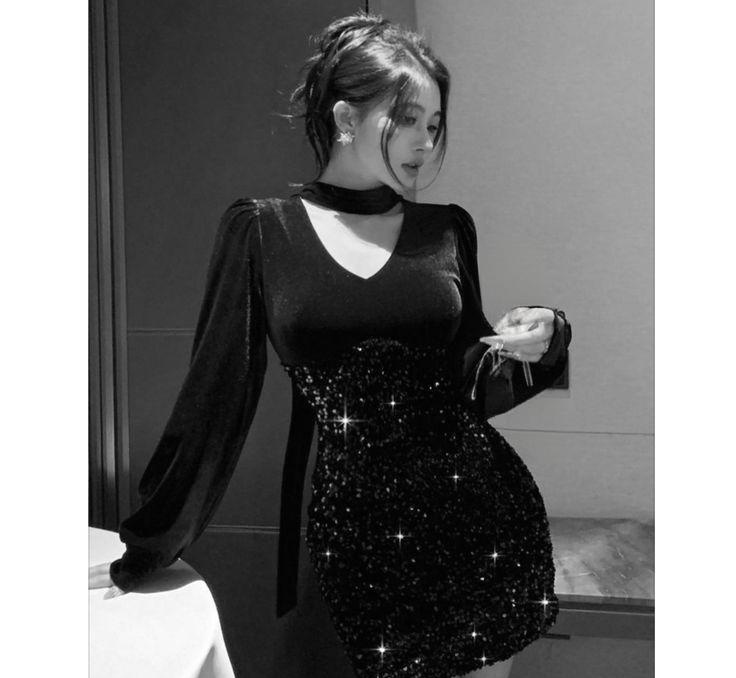 sokar__9's tweet photo. ْ
في الحرب 
يحتاجون خيلاً وسيوفاً 
وأنتِ !!
يكفيكِ فستان واحد لاعلان هزيمتي 🖤 " https://t.co/ofvglXJAcJ